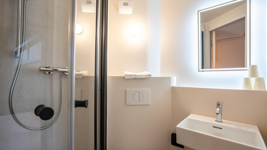 Bathroom 4, Kyriad ECO - Montreuil, Seine-Saint-Denis