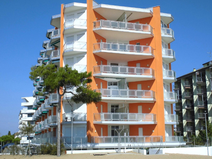 2, Person Stay by the Beach, Venezia