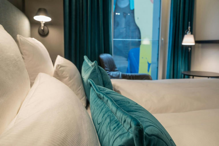Bedroom 4, Motel One Berlin-Alexanderplatz, Berlin