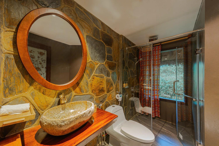 Bathroom 5, Panhou Retreat, Hoàng Su Phì