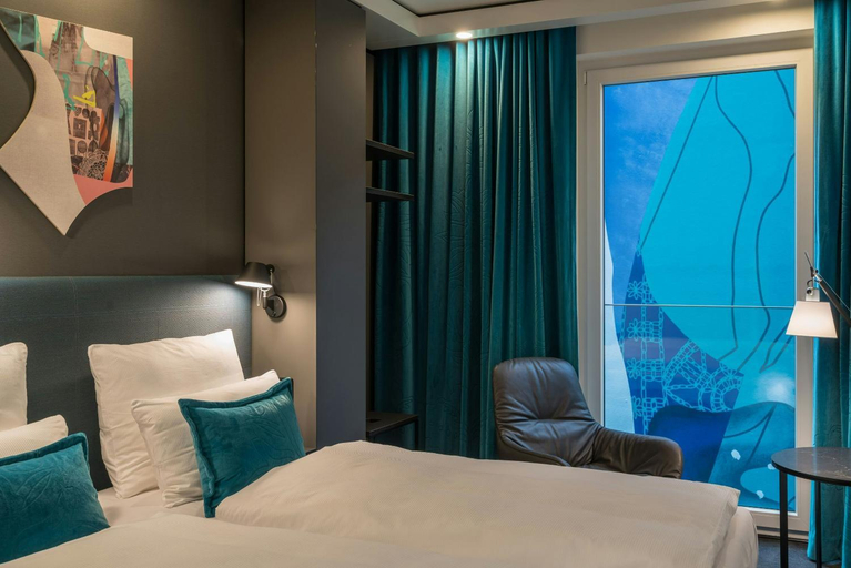 Bedroom 2, Motel One Berlin-Alexanderplatz, Berlin