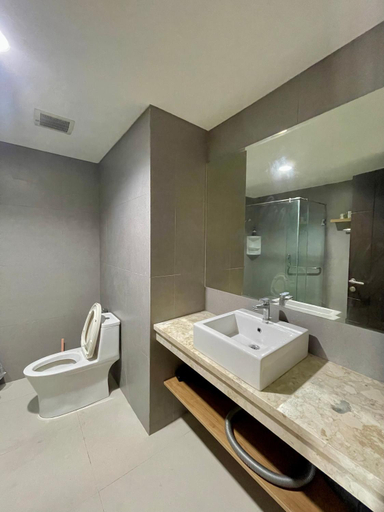 Bathroom 5, Asha Suite by Patraland Amarta Apartemen, Sleman