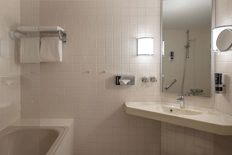 Bathroom 5, Leonardo Hotel Weimar, Weimar