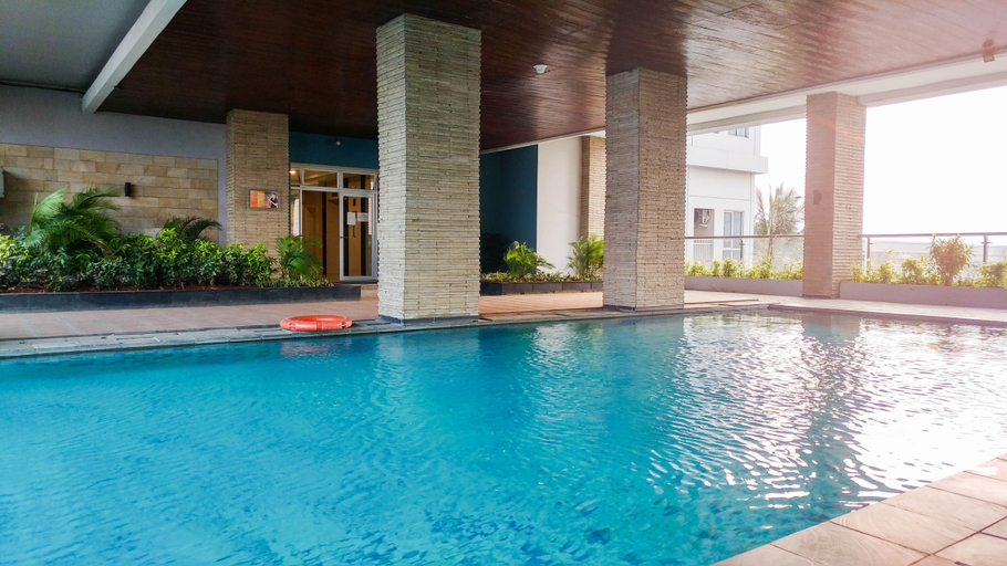Swimming Pool 5, Classic Studio Apartment Grand Dhika City By Travelio, Bekasi