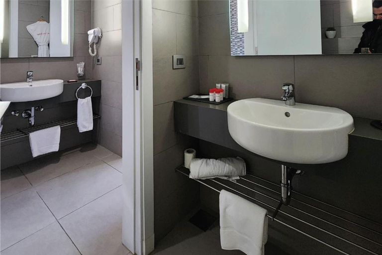 Bathroom 5, The Smallville Hotel, Beirut