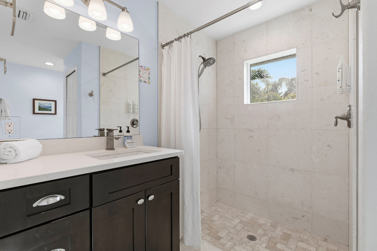 Bathroom 2, Terrapin Station, Volusia