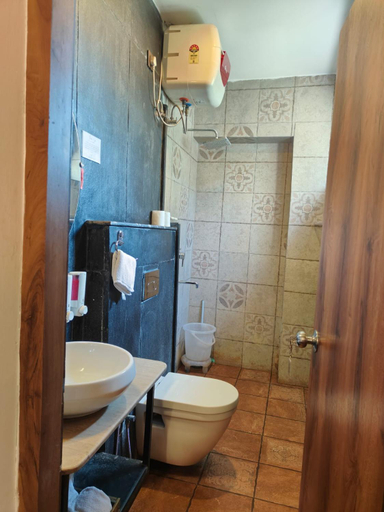 Bathroom 4, Meeram Ganga- A Boutique Stay By The Ganges!, Garhwal