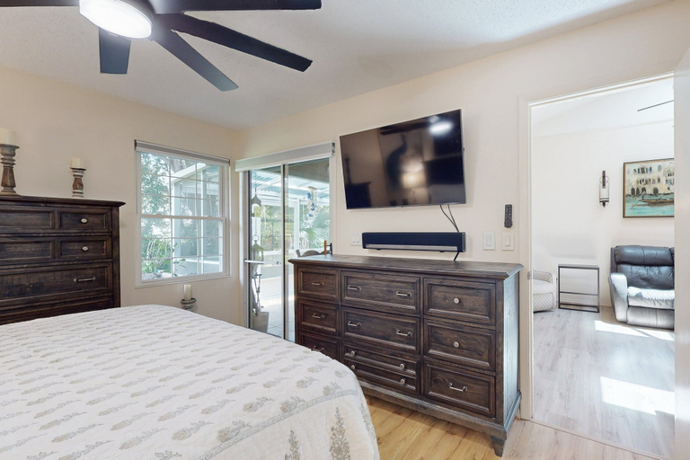 Room 2, Port Orange Gray Sands Retreat, Volusia