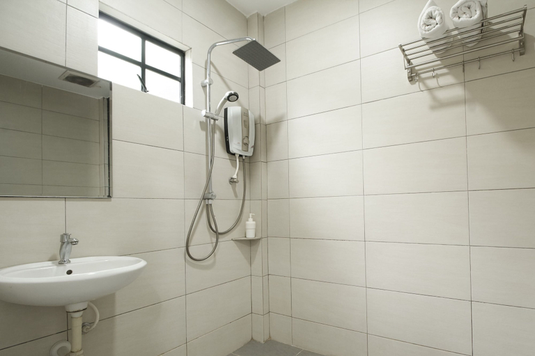 Bathroom 4, M S Hotel, Tengku Kelana KTM Klang, Klang