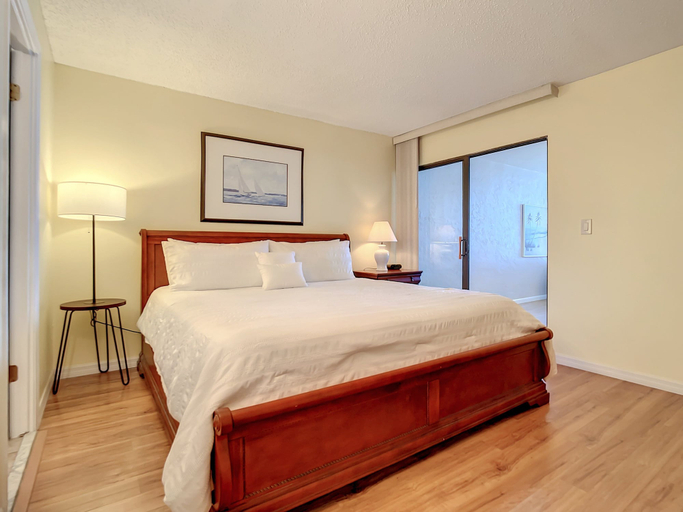 Room 5, Smyrna Beach Club 307, Volusia