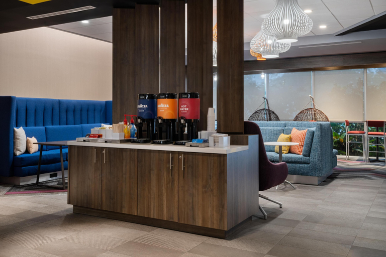 Food & Drinks 5, Tru By Hilton Miramar, Broward
