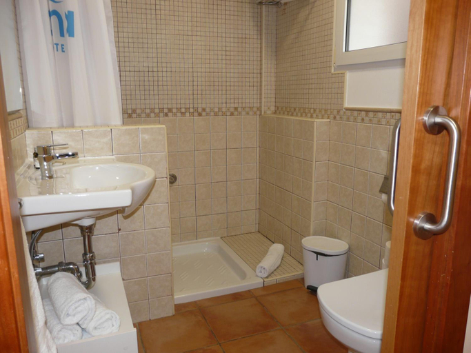 Bathroom 3, Ogisaka Garden, Alicante