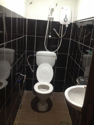 Bathroom 3, OYO 90273 Mz Hotel, Johor Bahru