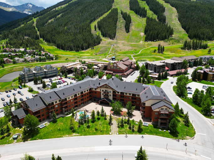 Exterior 5, Perfect Ski Condo Steps from the Super Bee & Golf Course - CS325 by Redawning, Summit