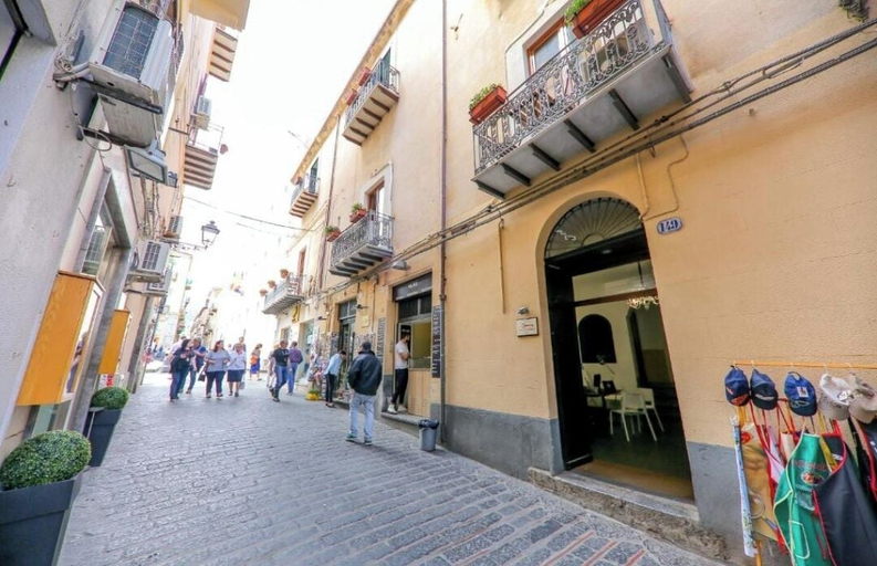 Exterior & Views 2, artista studio, Palermo