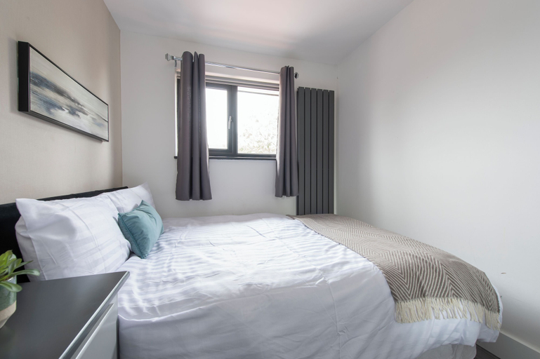 Room 5, 44 Radnor Road, London