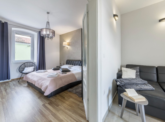 Room 2, Pula Garden Apartments With Shared Pool, Pula