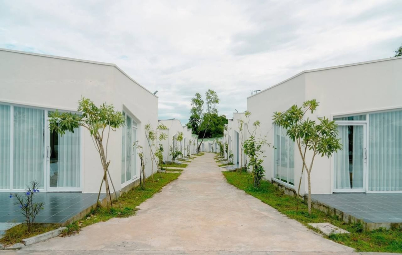 Property grounds 4, MN Koh Kong Resort, Smach Mean Chey