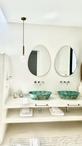 Bathroom 3, Myconian Theros, South Aegean