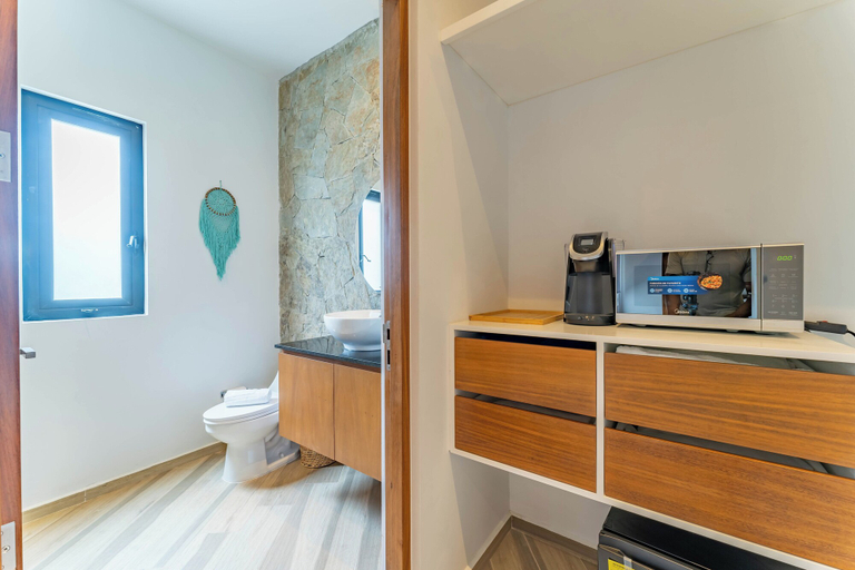 Bathroom 2, ANANA Yaaxlum 106 S, Cozumel
