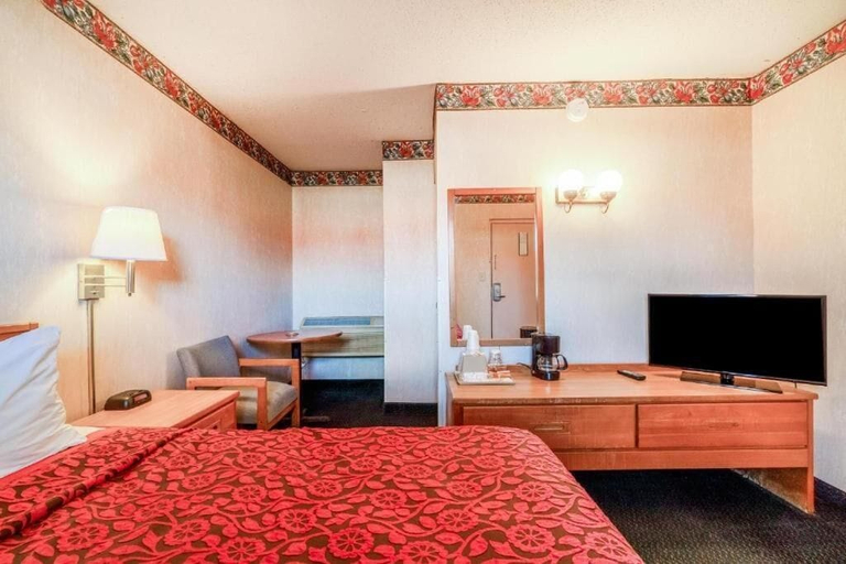Room 1, OZARK JUNCTION INN, Stone