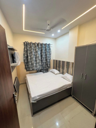 Room 3, Hotel Silver Palace, Kanpur Nagar