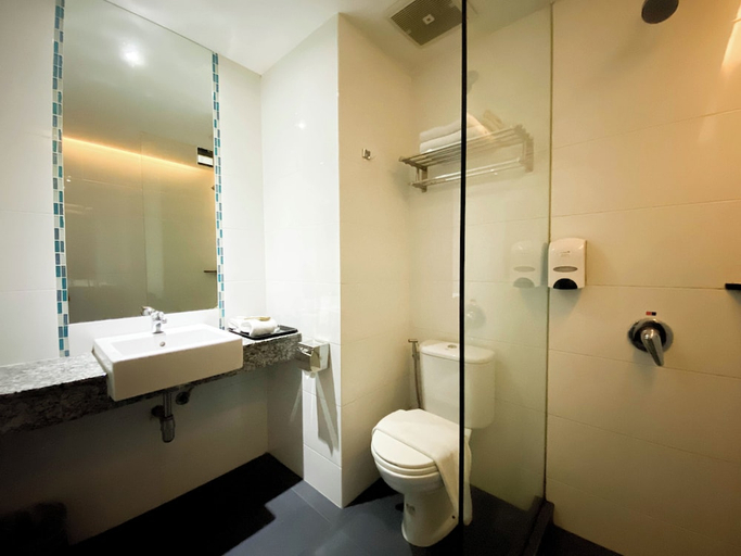 Bathroom 3, 89 Hotel, Batam