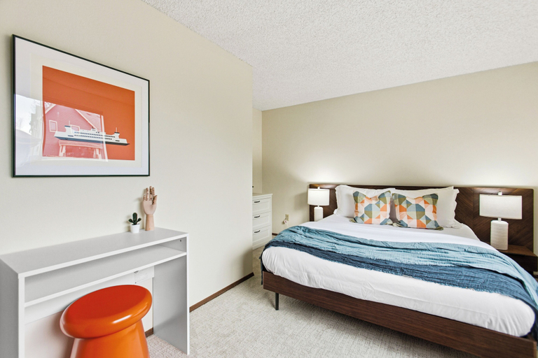 Room 5, Hilltop Seattle Retreat w/ Views & Parking, Seattle