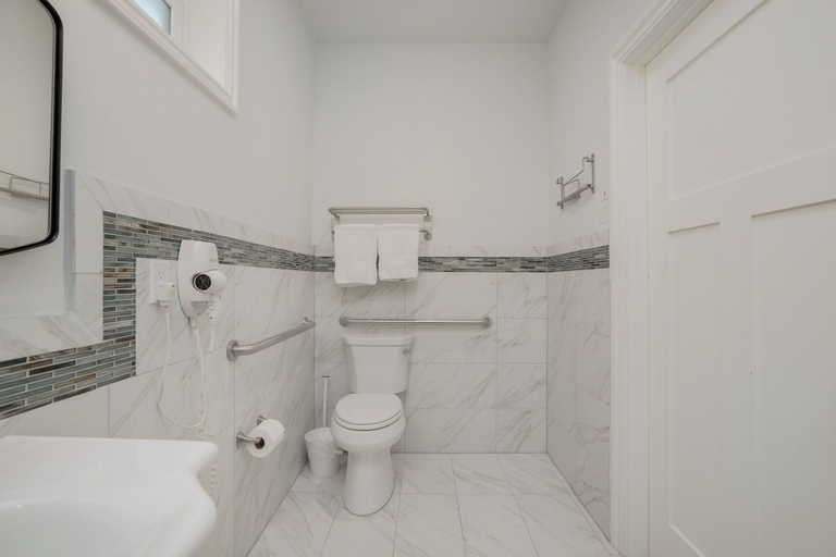 Bathroom 3, Polo House and Bungalows, Santa Barbara