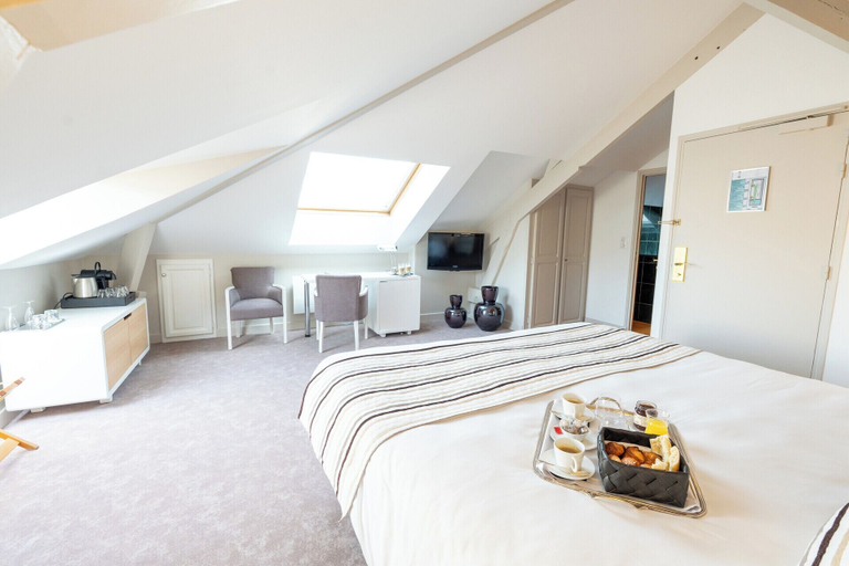 Bedroom 2, Hotel D'Angleterre, Marne