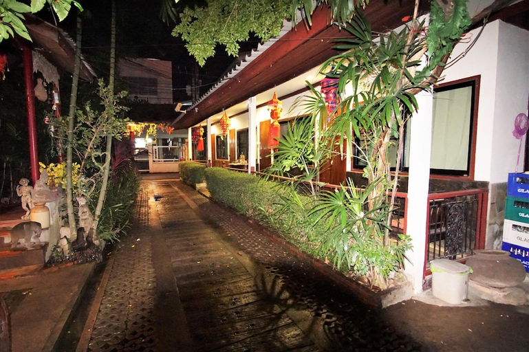 Exterior & Views