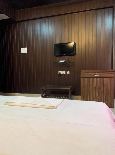 Room 3, The shelar's Royal inn, Satara