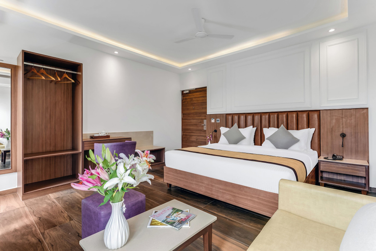 Room 4, SinQ Symbol, North Goa
