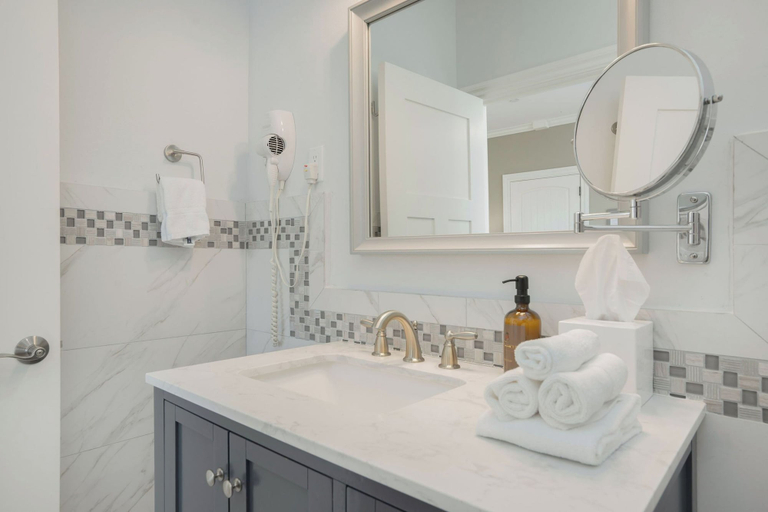 Bathroom 5, Polo House and Bungalows, Santa Barbara