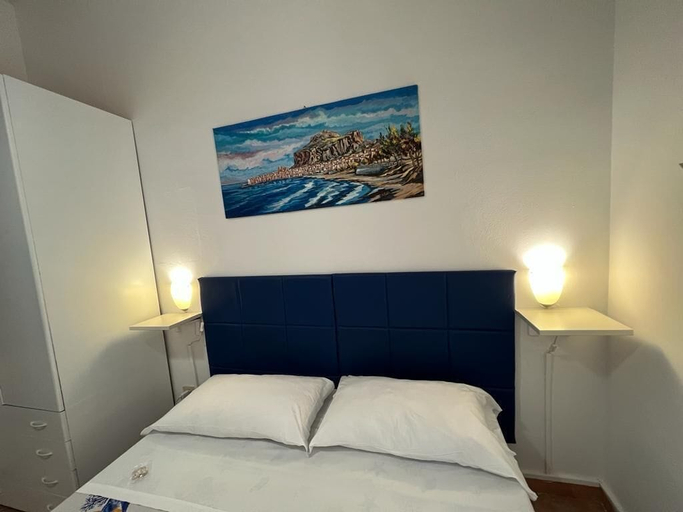 Bedroom 5, artista studio, Palermo