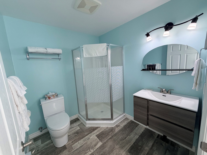 Bathroom 2, Drift Ashore House, Division No. 9