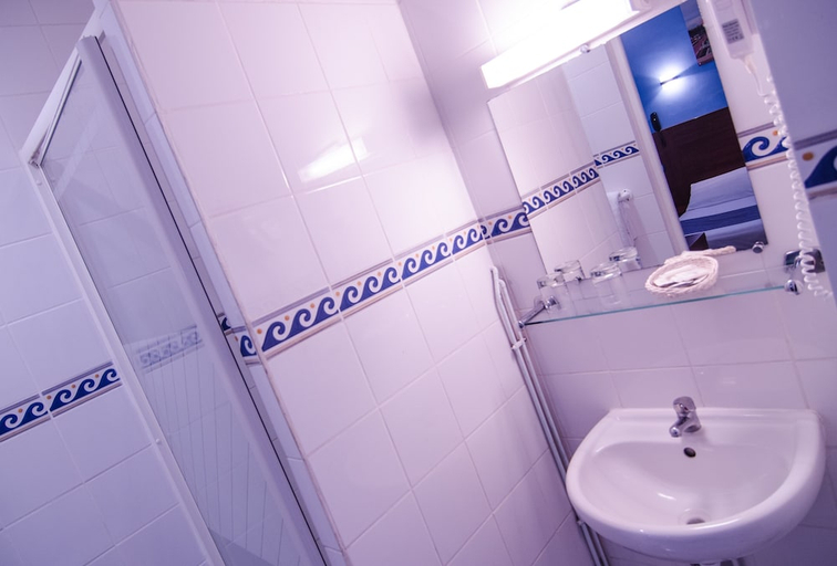 Bathroom 4, Hotel Paris Bruxelles, Paris