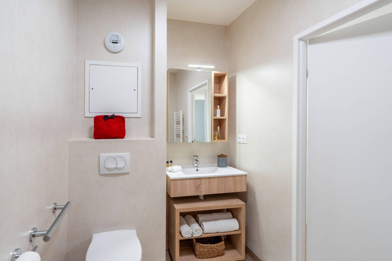Bathroom 4, Quality Aparthotel Nancy Zenith, Meurthe-et-Moselle