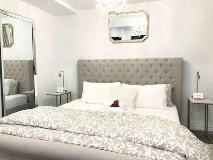 Room 5, Golden Spa Suite, Lambton