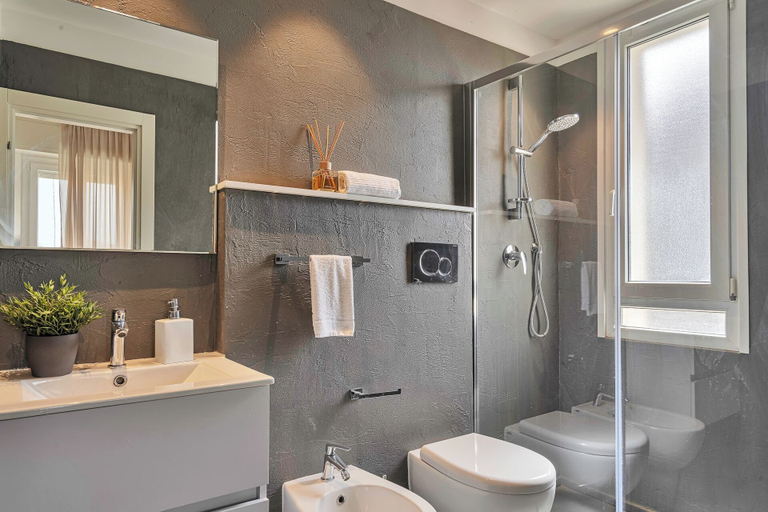 Bathroom 5, Hotel Lux, Pesaro E Urbino