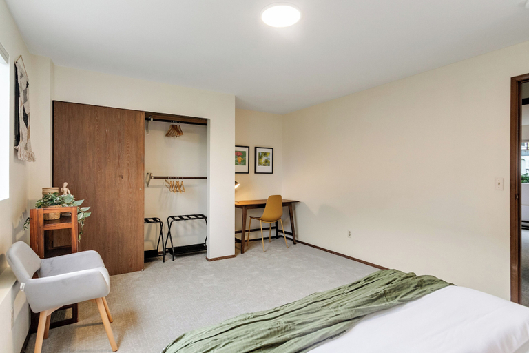 Room 2, Emerald Hill City Retreat - 2BR, Seattle