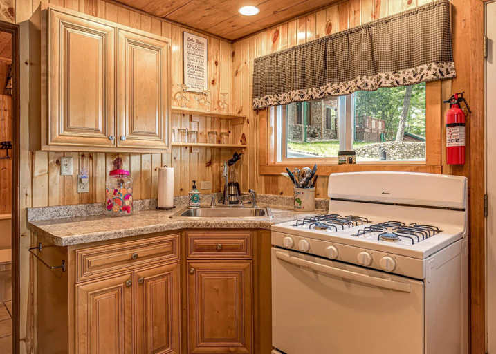 Private kitchen 4, Timbers - Bouchard Shores Resort, Oneida