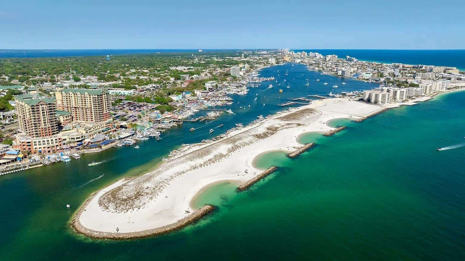 Beach 5, Where the Harbor Wakes  For 6, Okaloosa