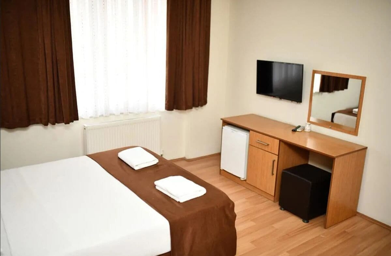 Others 3, ROYAL MUT OTEL, Mut