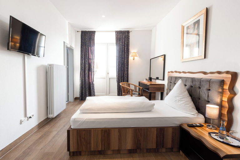 Bedroom 3, Eventlocation & Hotel Schloss Neuburg, Neckar-Odenwald-Kreis