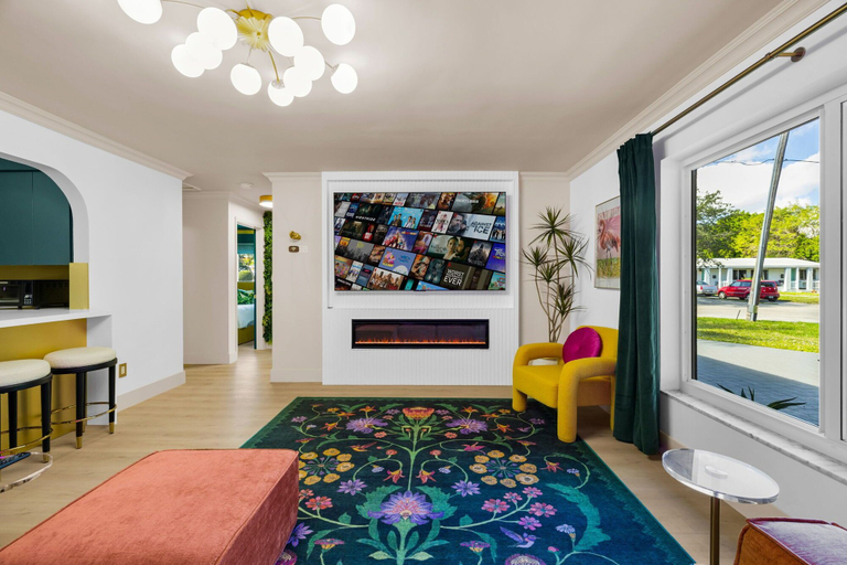 Room 5, 5 Min to Beach Heated Pool Hot Tub BBQ, Broward