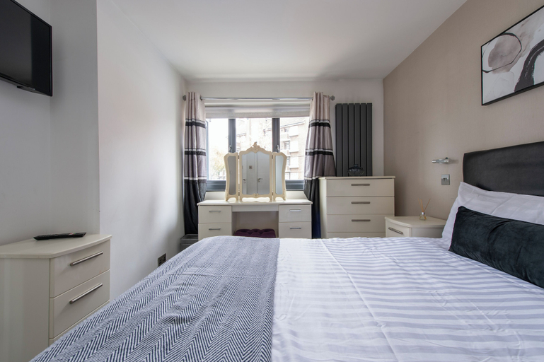Room 3, 44 Radnor Road, London