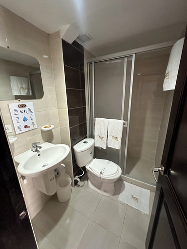 Bathroom 4, Hotel Royal Suite, Manizales