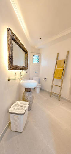 Bathroom 2, Central Canggu Guesthouse, Badung