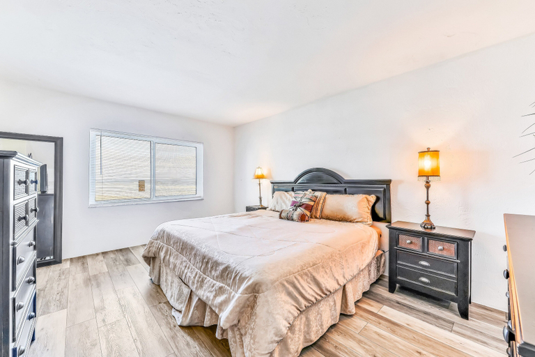 Room 4, Daytona Atlantico 32, Volusia